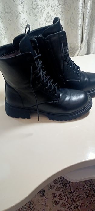 Продам ботинки женские