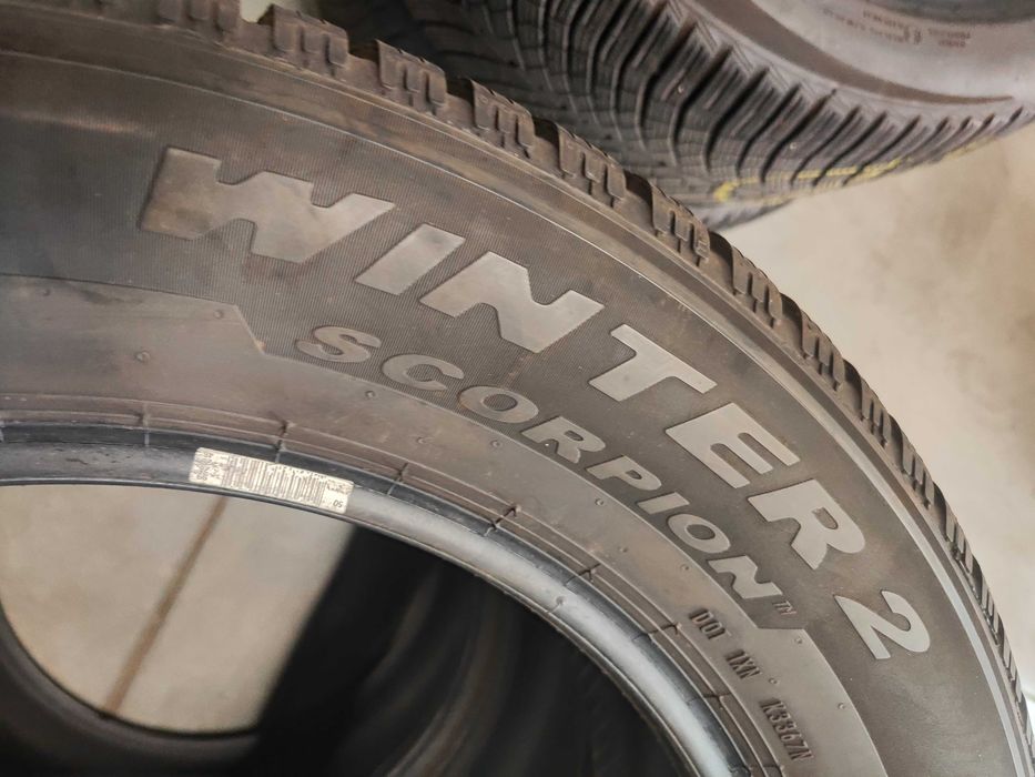 2бр.зимни гуми 235/60/18 Pirelli