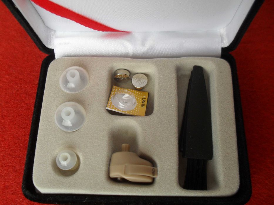 Мини немски слухов апарат WEINBERGER с регулирне звука+ 3 размера тапи