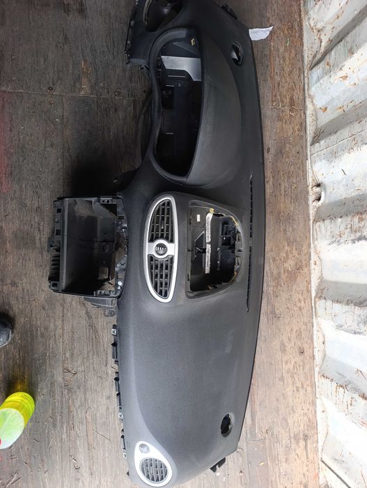 Арматурно табло с аербег Рено Клио 3 / Clio 3