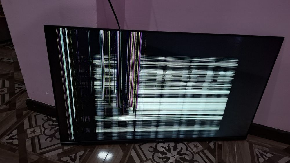 Moonx 43S800 modeli Televizor ekran singan zapchastga