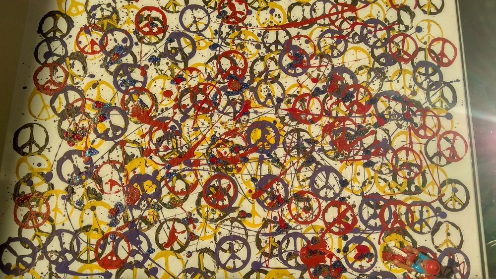 Modern art, "Посланик на мира"