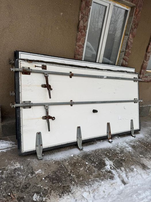 Продам ворота термобудка