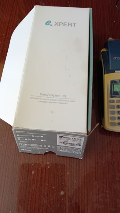 Продавам малък,работещ касов апарат .