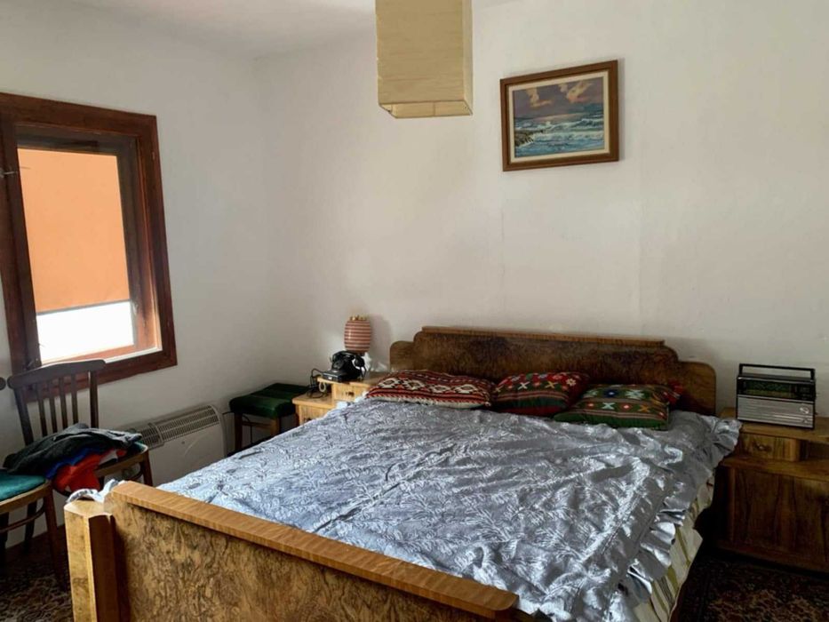 с. Гложене общ.Тетевен обл. Ловеч - къщи с двор