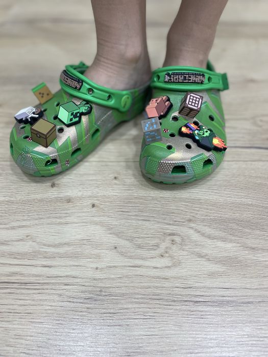 Продаются детские кроксы.