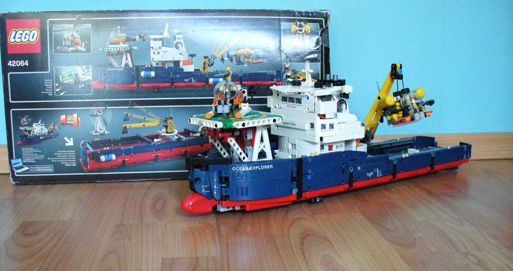 LEGO Technic 42064 Ocean Explorer и 42062 Контейнерен терминал модели 2 в 1