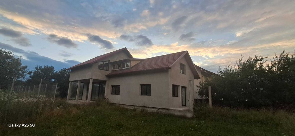 Casă de vânzare