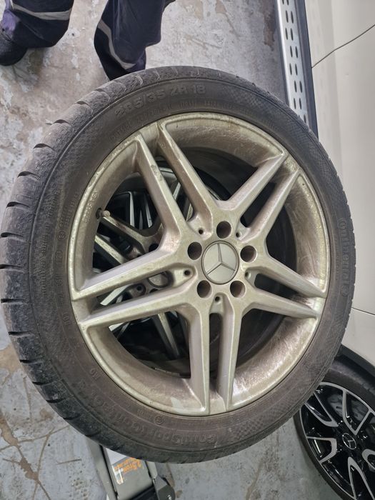 Гуми с Джанти за Mercedes Cls W218 255/40 , 285/35 ZR18 dot 2023