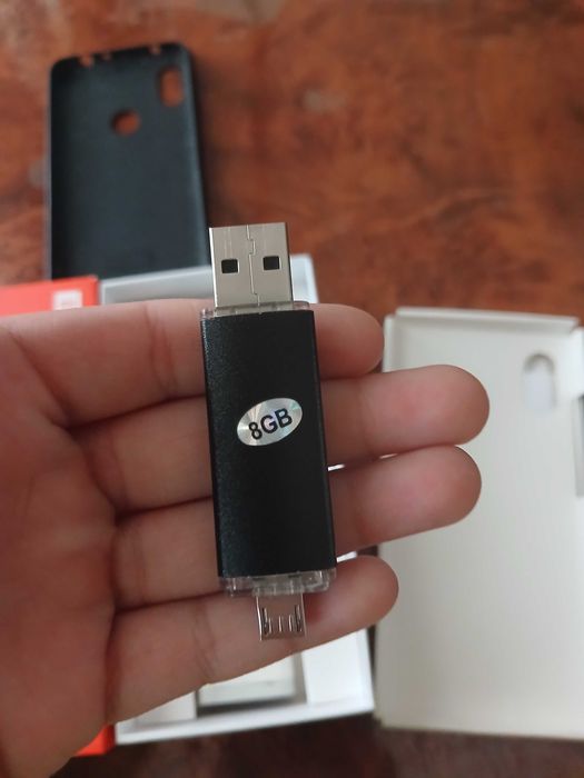 Telefon redmi 6 pro + korobka + chehol + amerikanskiy fleshka 8gbli