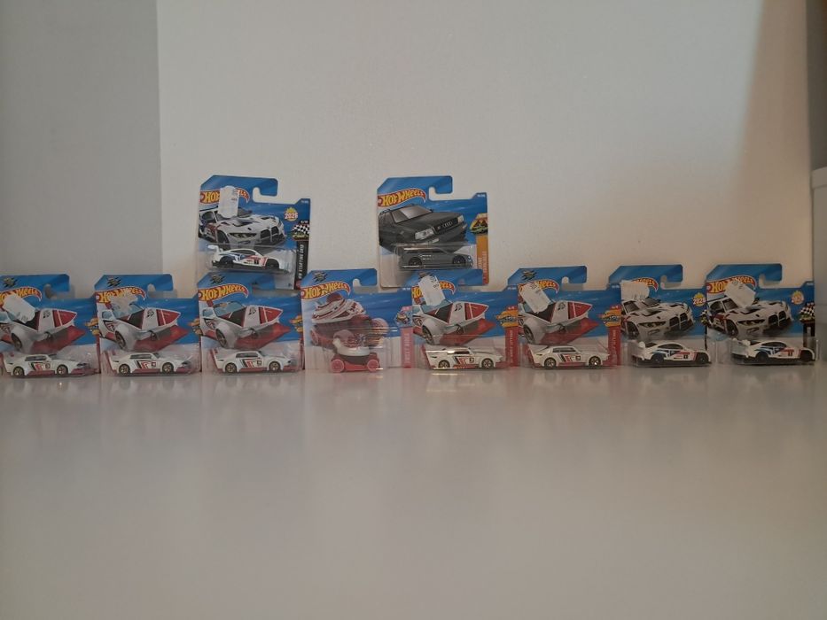 Lot 11 mașinuțe Hot Wheels (include 6x Treasure Hunt)