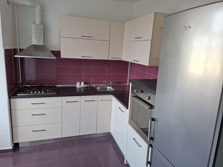 De inchiriat apartament 3 camere, Pitesti, Cartier Craiovei