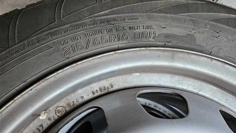 Anvelope ranforsate SUV Duster 215/65/R16 98H Anvelope M+S Iarnã DOT 2720