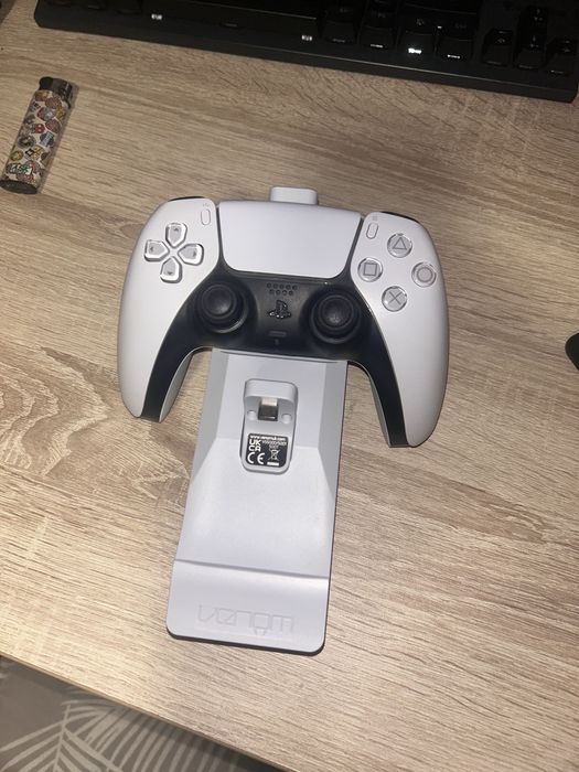 PlayStation 5 + cooling fan + зарядна станция Venom и оригинална поставка