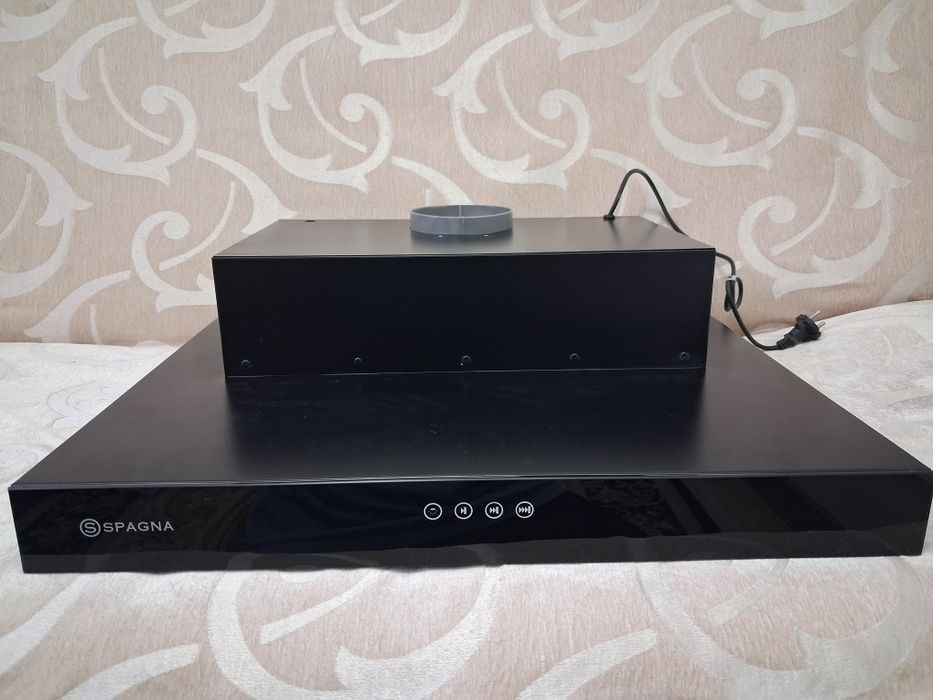Продаётся  вытяжка SPAGNA новая.