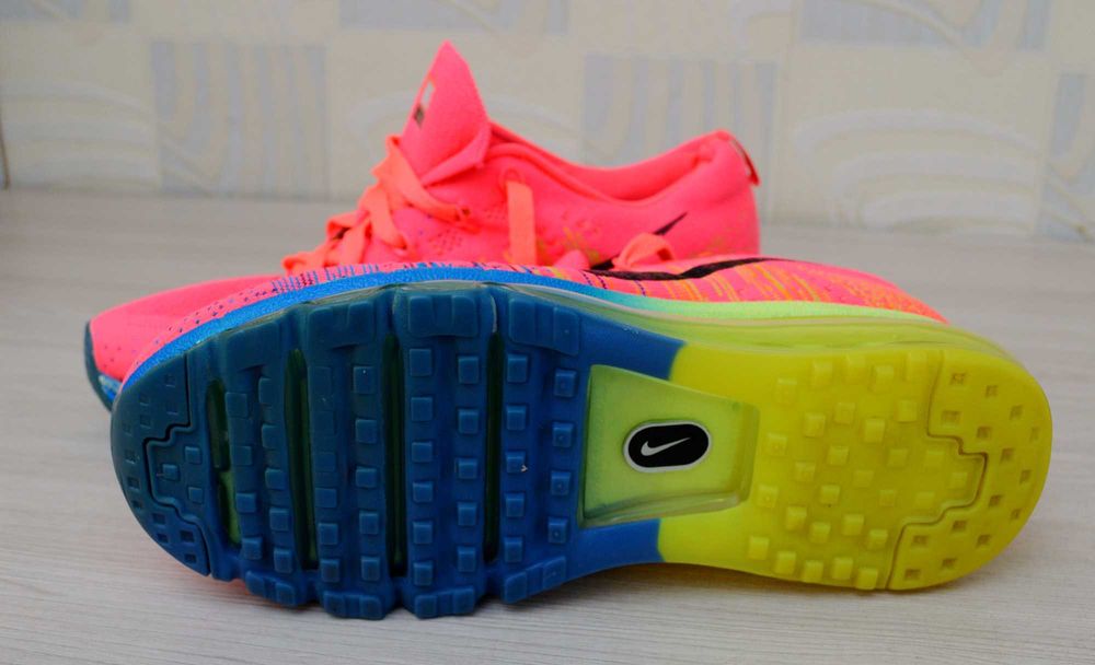 обувь спортивная