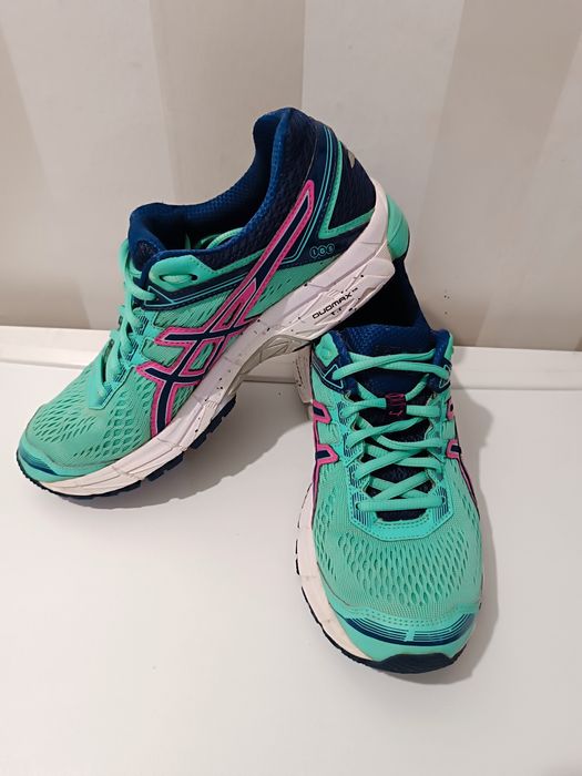 Дамски спортни маратонки