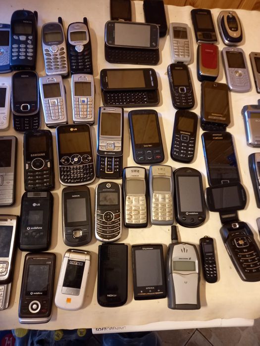 Vând/schimb 200 telefoane vechi Nokia, Samsung, Sony, Sony Ericsson,LG, Blackberry