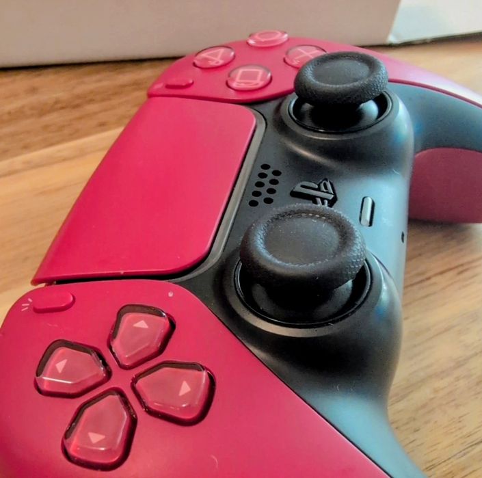 PS5 червен джойстик – работи перфектно
