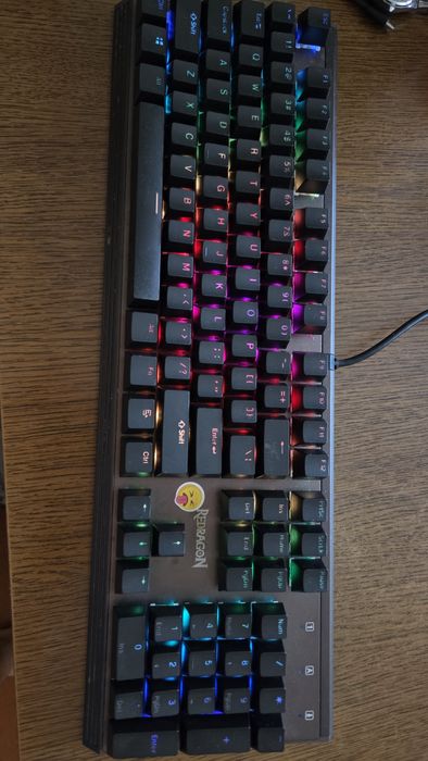 Vând Tastatura Mecanica Hotswap Redragon Pratyusa, switch uri brown