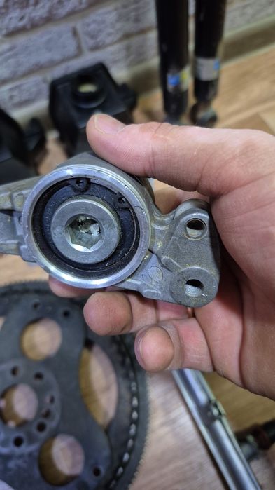 Продам запчасти на мерседес.