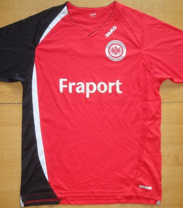 Продавам тениска/фланелка/екип на Айнтрахт Франкфурт,размер М