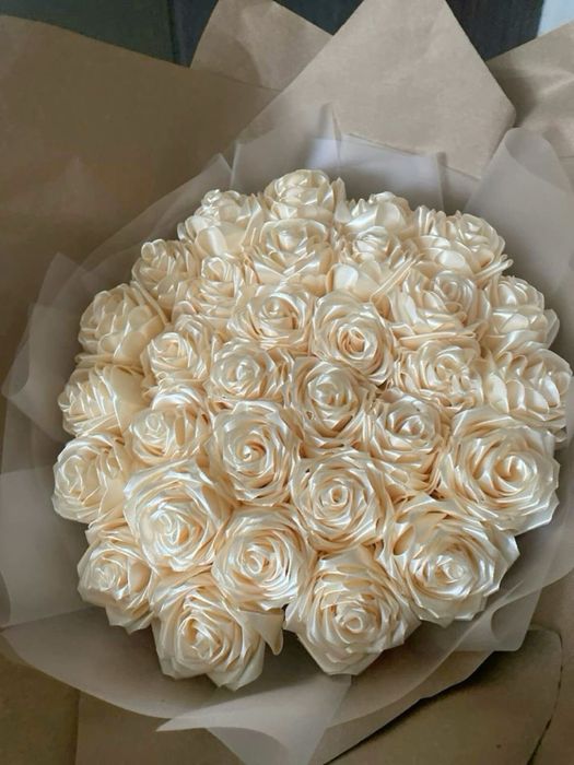 Розы атласные.