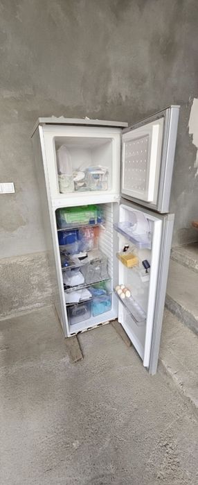 Muzlatgich Artel sotiladi
