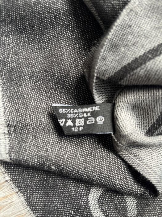 Eșarfa (șal) Chanel , impecabil , cașmir și mătase