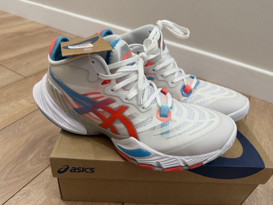 Кроссовки Asics новые, размер 43.