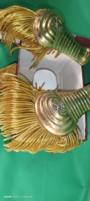 Еполети ордени медали пагони нашивки отличия