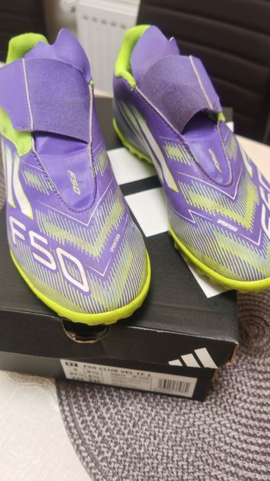 Футболни обувки Adidas F50, размер 37.5