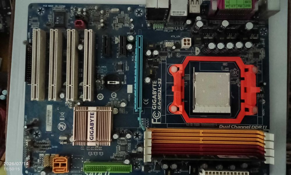 Placa de baza AM2 Gigabyte GA-M52L-S3 defecta