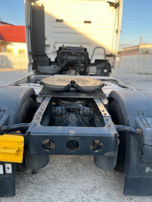 Man TGX 18.440 - cap tractor si Semiremorca box KOGEL