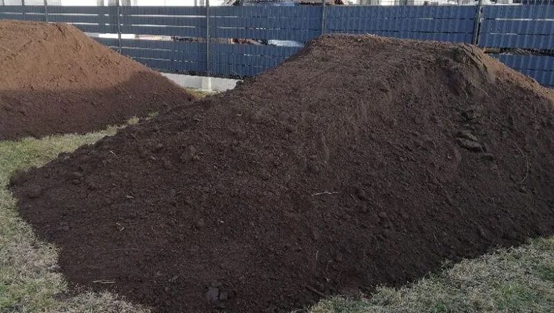 Vand Pământ negru și pământ de umplută ( primesc pământ )