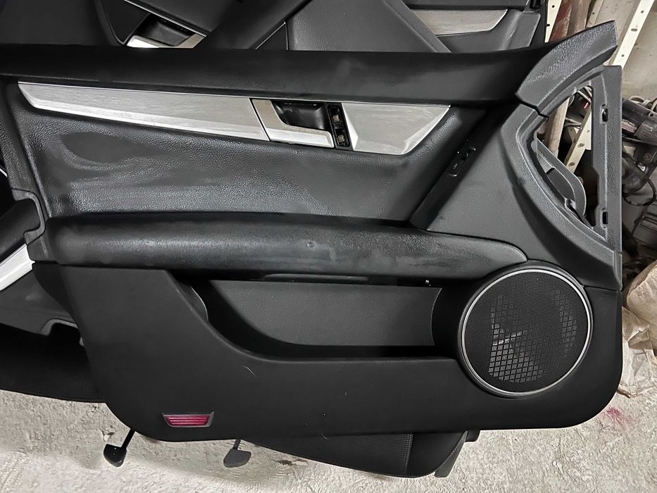 салон за Mercedes W204 седан facelift