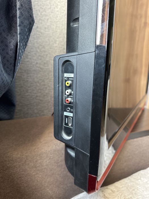 Телевизор Hitachi РАБОТАЕТ