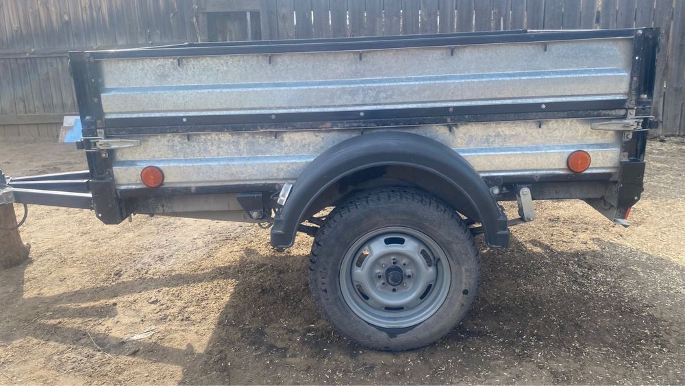 Прицеп с обшивкой в отличном состоянии