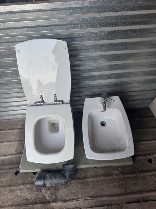 настенный туалет и умывалка