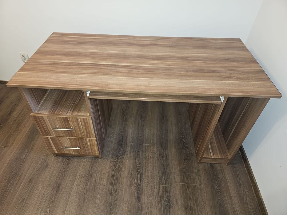 Vand birou in stare buna