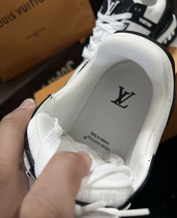 Adidasi Louis Vuitton noi cu cutie n 42
