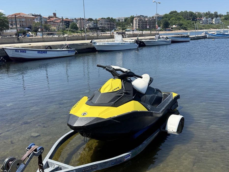 Seadoo spark 2016 с включен колесар в цената и покривало