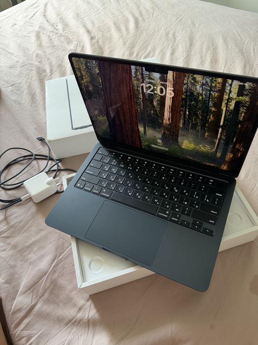 Macbook Air 13 , 2025 , 16 GB SSD 256 GB