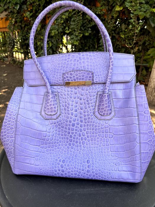 Geantă Musette din piele naturală embosată tip crocodil, mov-lavandă