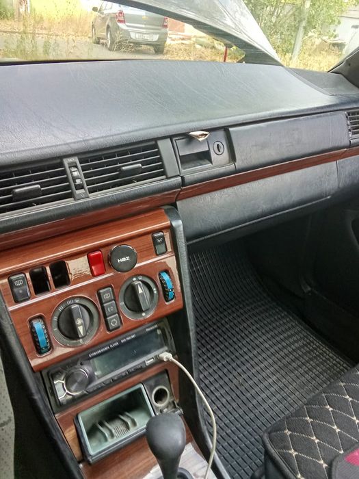 Продам машину Мерседес 1992 года