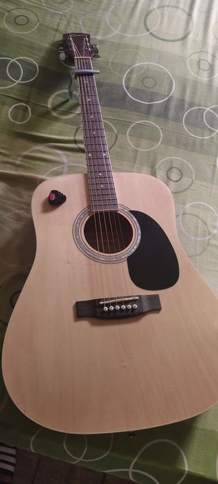 Acoustic guitar with qeese with qeese