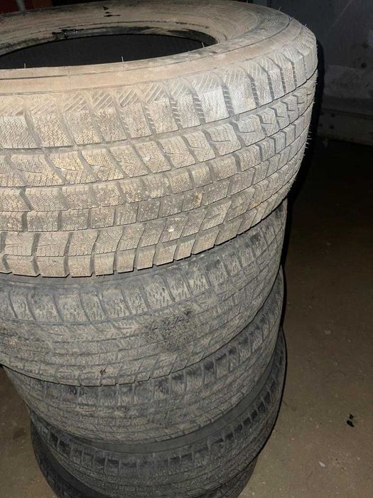 шины зимние б/у размер 265/65/R17