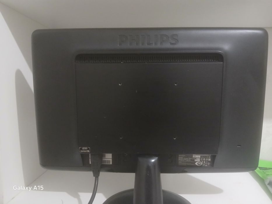 Монитор Philips.