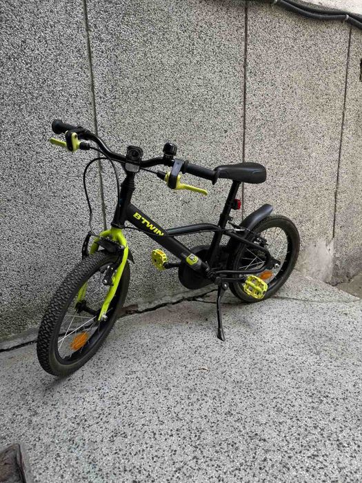 Детски велосипед BTWIN Dark Hero - 16 цола + помощни колела