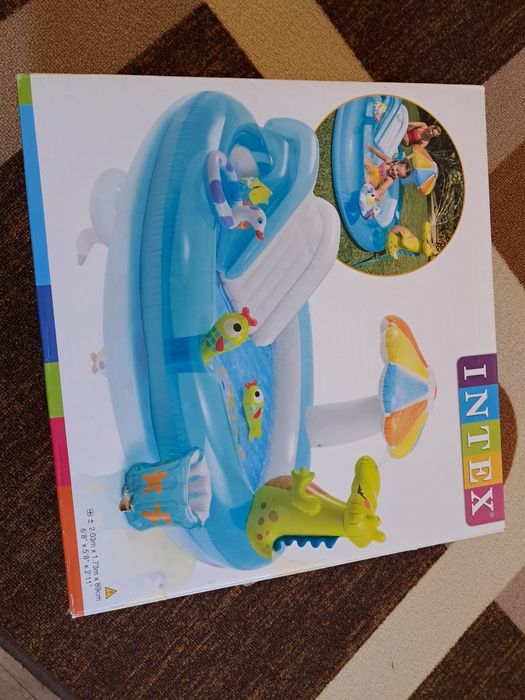 Детски надуваем басейн с пързарка и пръскалка